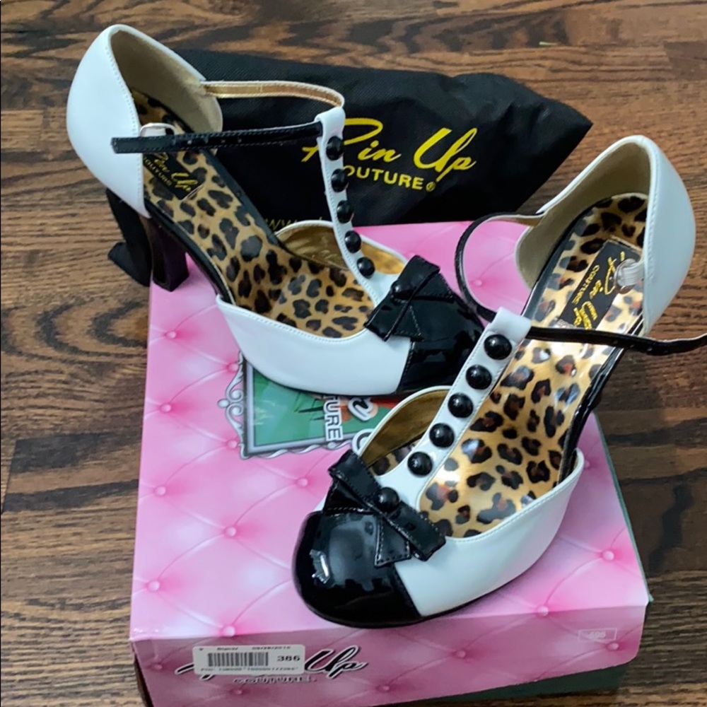 Pin up Couture patent leather shoes